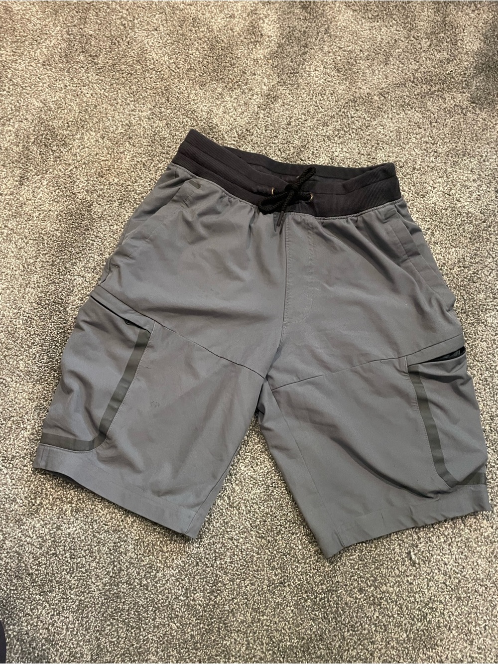Under Armour Men's Gray Cargo Drawstring Shorts